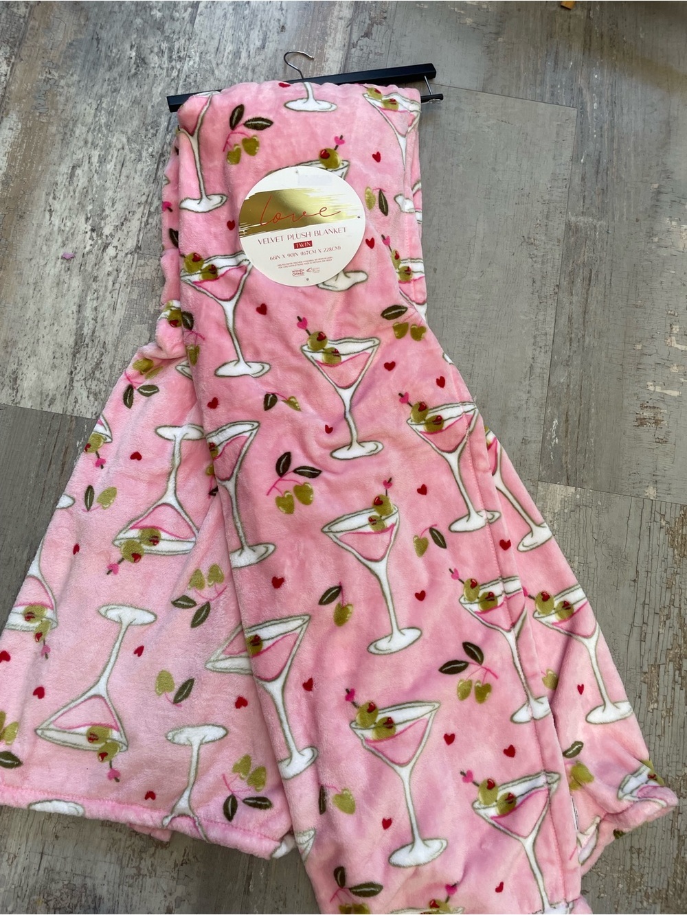 NWT Pink Martini And Olive Heart Patterned Oversized Velvet Plush Blanket